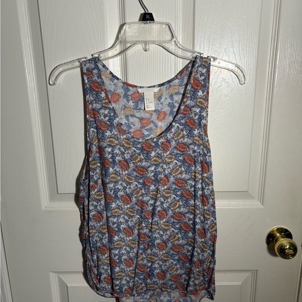 Elegant Blue and Cream Patterned Fabric